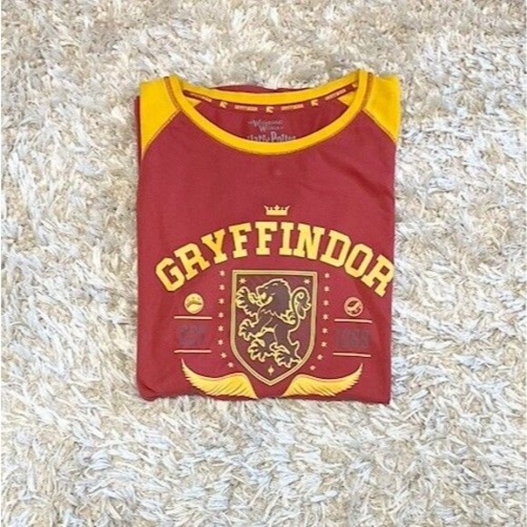 Harry Potter Gryffindor Team Captain Adult Raglan T-Shirt Universal Studios - Picture 7 of 7